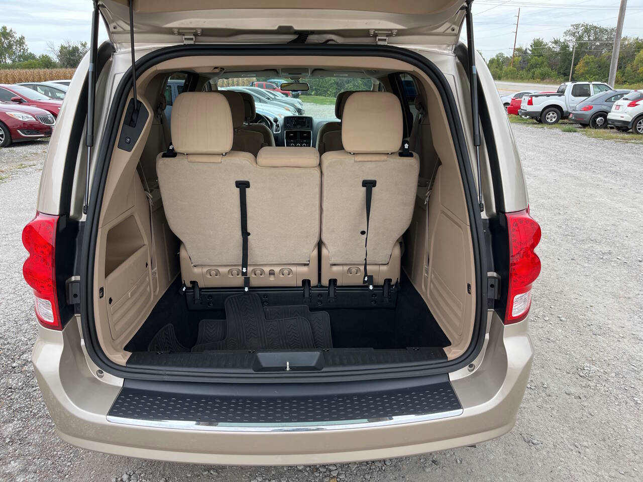 Used 2015 Dodge Grand Caravan SXT w/ UConnect Hands-Free Group image 19