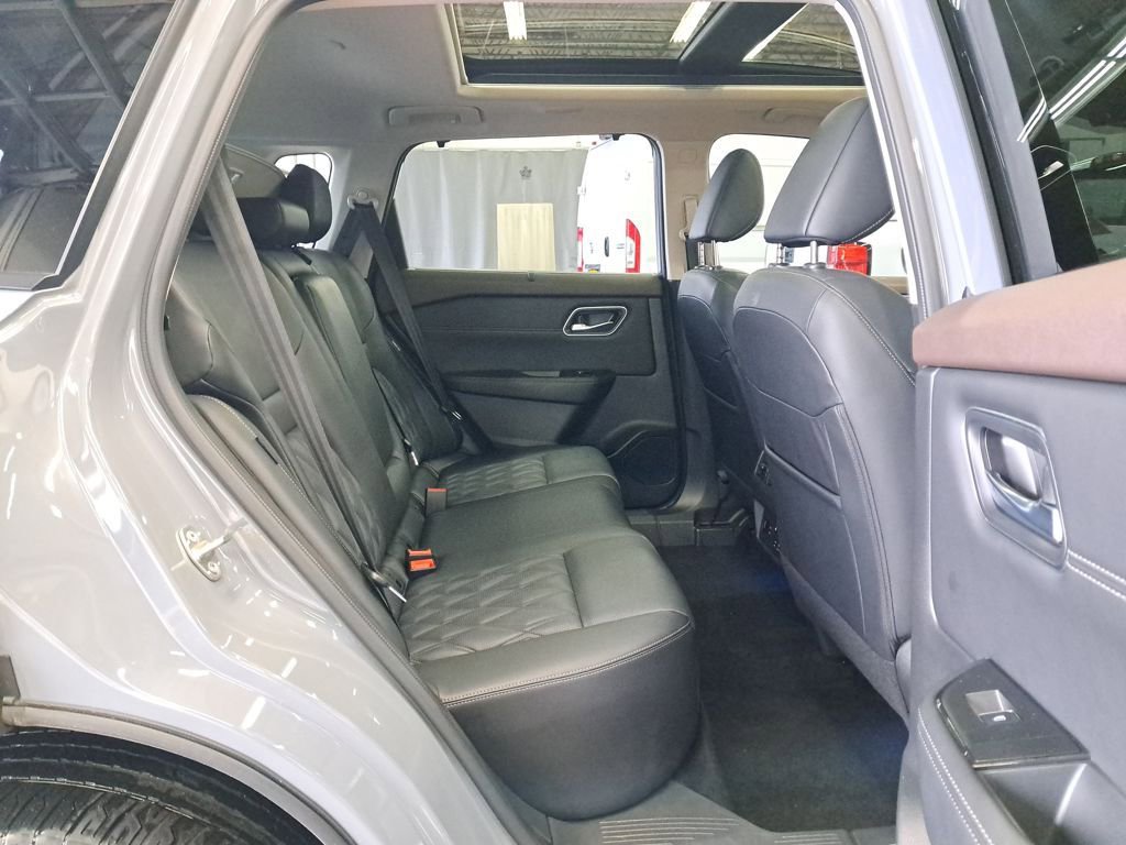 Used 2023 Nissan Rogue Platinum w/ Platinum Premium Package image 15