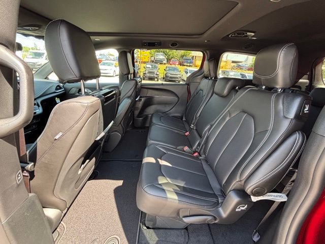 New 2026 Chrysler Pacifica Select image 16