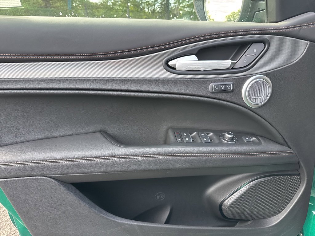 New 2025 Alfa Romeo Stelvio Sprint image 12
