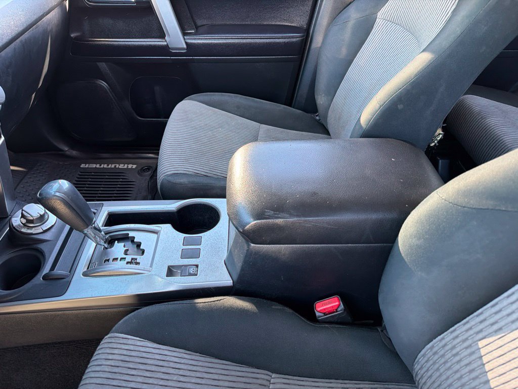 Used 2018 Toyota 4Runner SR5 AWD/4WD image 13