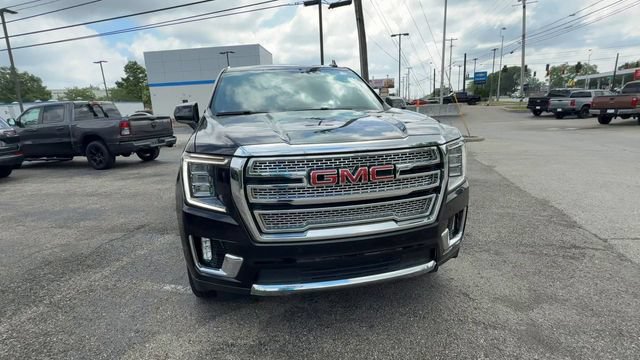 Used 2023 GMC Yukon SLT AWD/4WD image 3