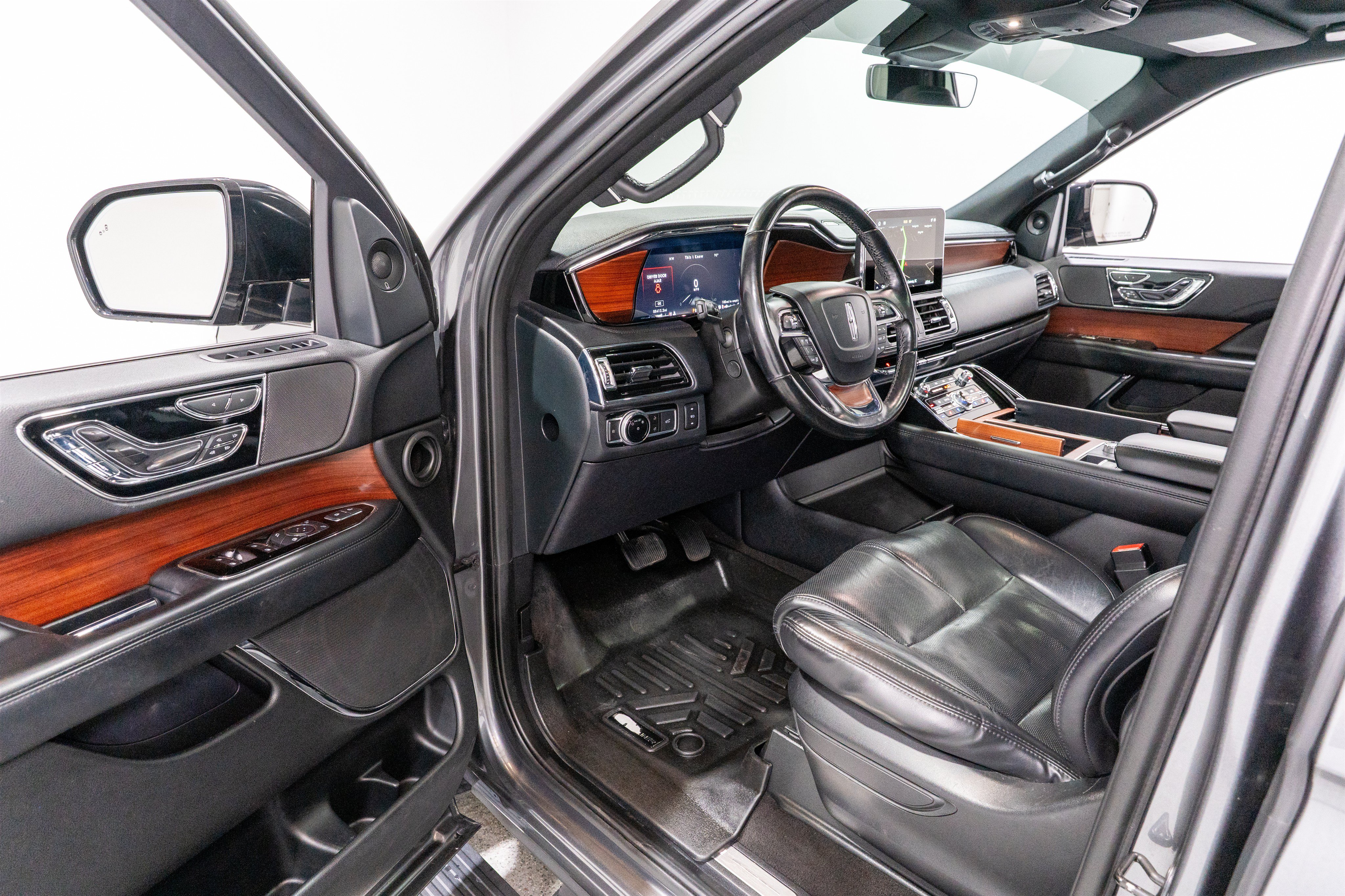 Used 2021 Lincoln Navigator Reserve RWD image 13