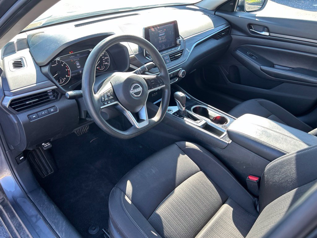 Used 2024 Nissan Altima 2.5 SV FWD image 17