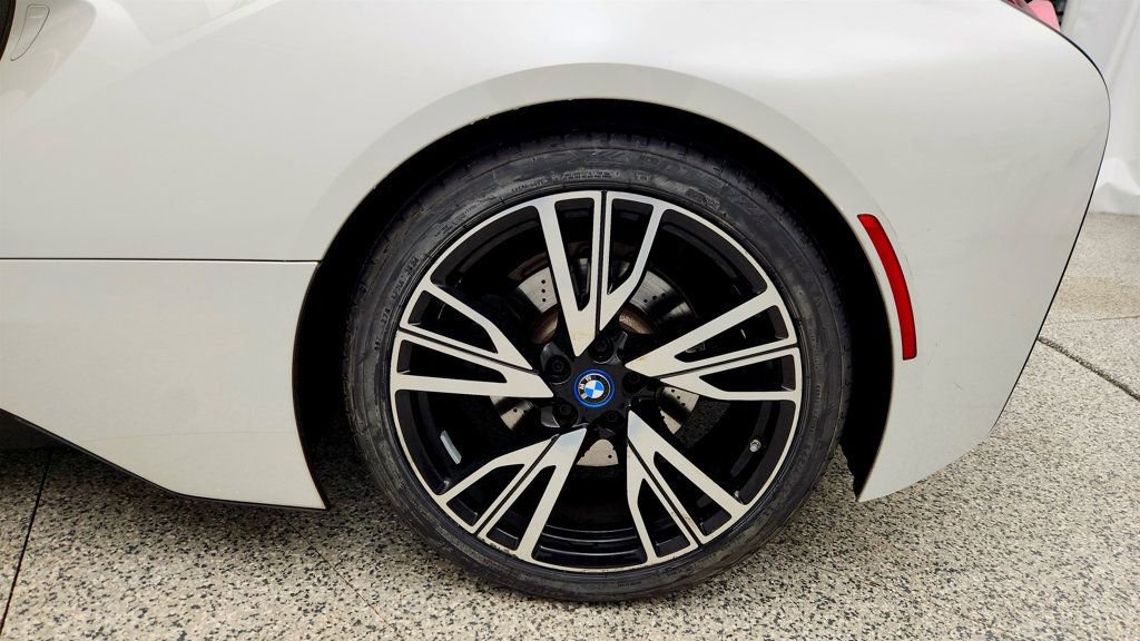 Used 2015 BMW i8 image 9
