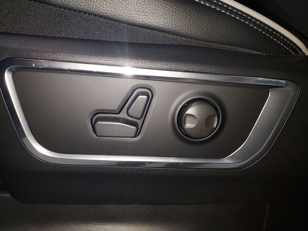 New 2026 RAM 1500 Laramie AWD/4WD image 18