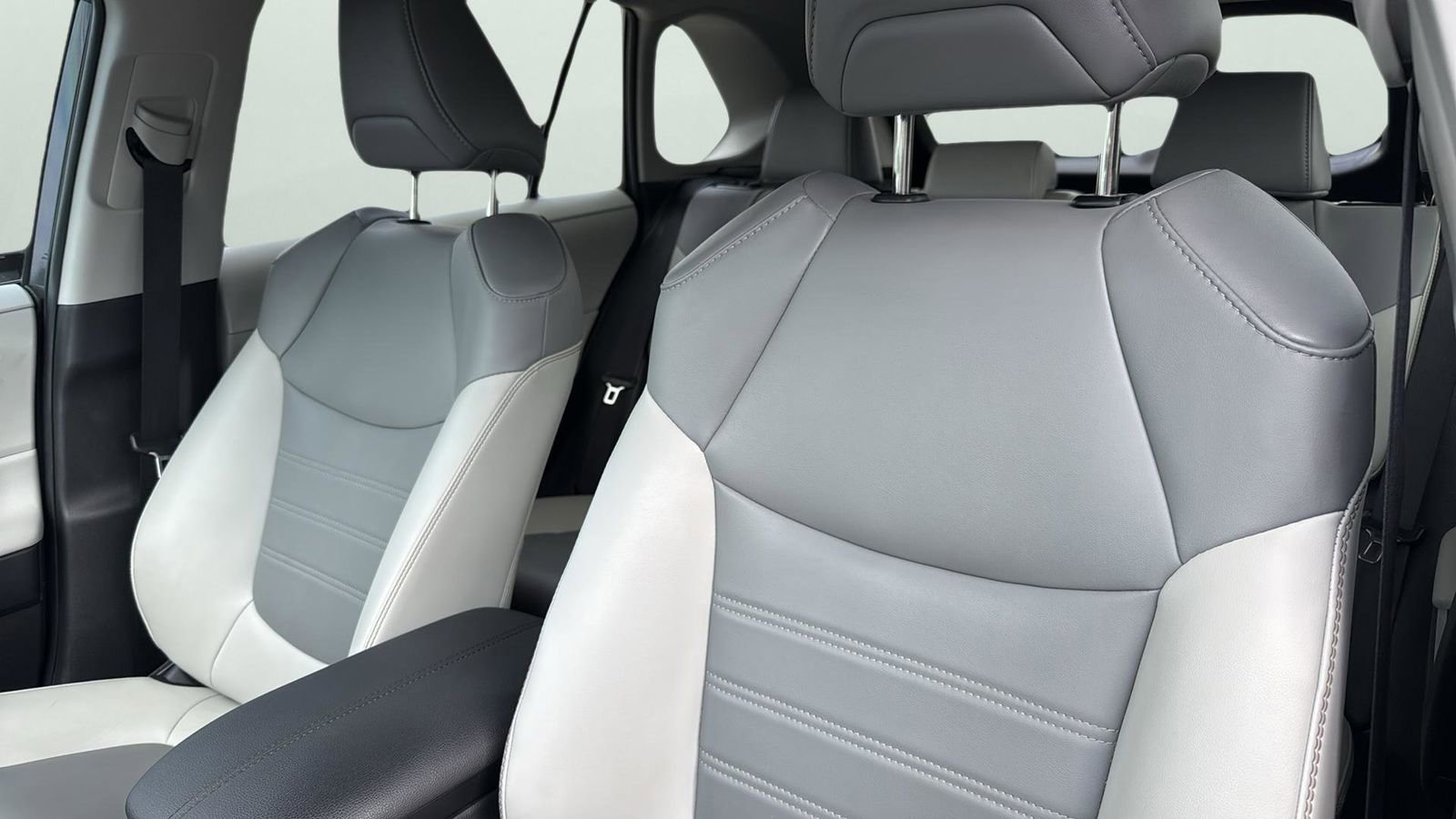 Used 2024 Toyota RAV4 XLE Premium image 10