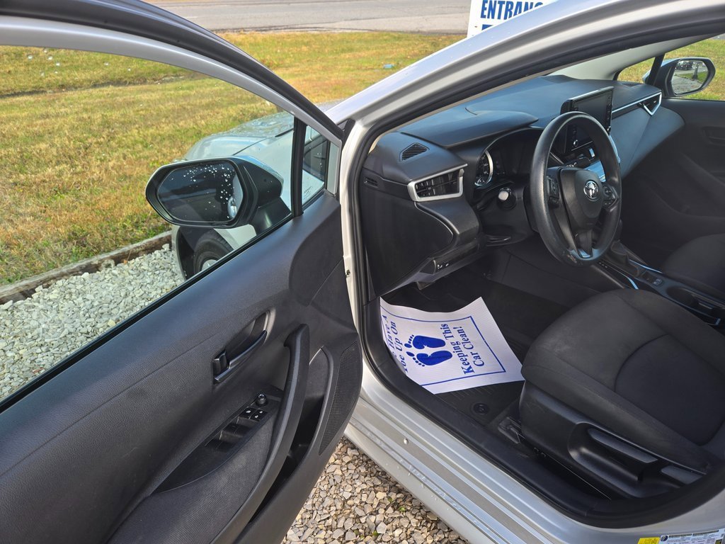 Used 2022 Toyota Corolla LE image 5