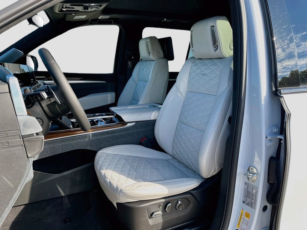 New 2026 Cadillac Escalade Platinum Sport w/ LPO, ONYX Package AWD/4WD image 15