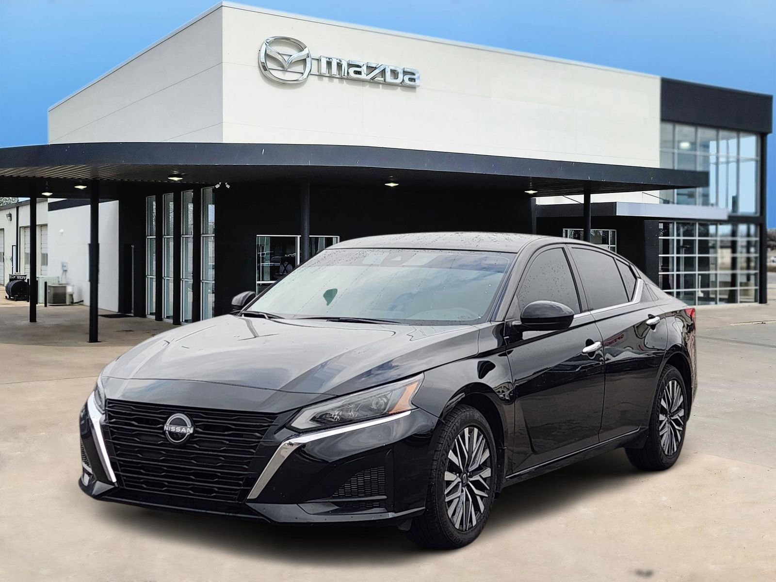 Used 2023 Nissan Altima 2.5 SV AWD/4WD image 2