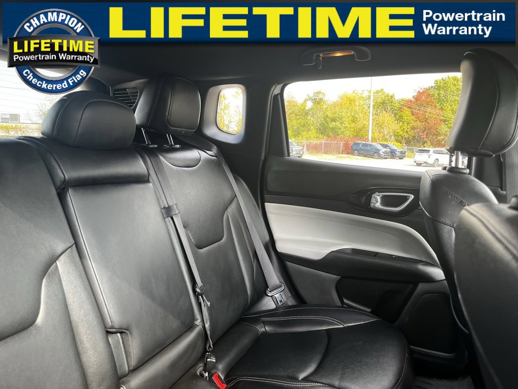 Used 2025 Jeep Compass Limited image 33