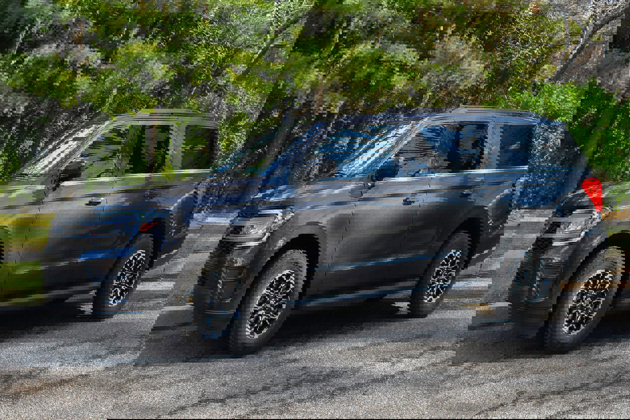 Used 2024 Ford Expedition XLT image 2