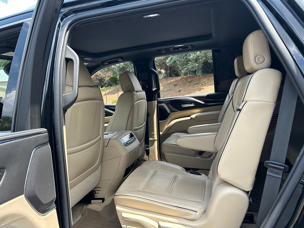 Used 2022 Cadillac Escalade Premium Luxury w/ Performance Package AWD/4WD image 39