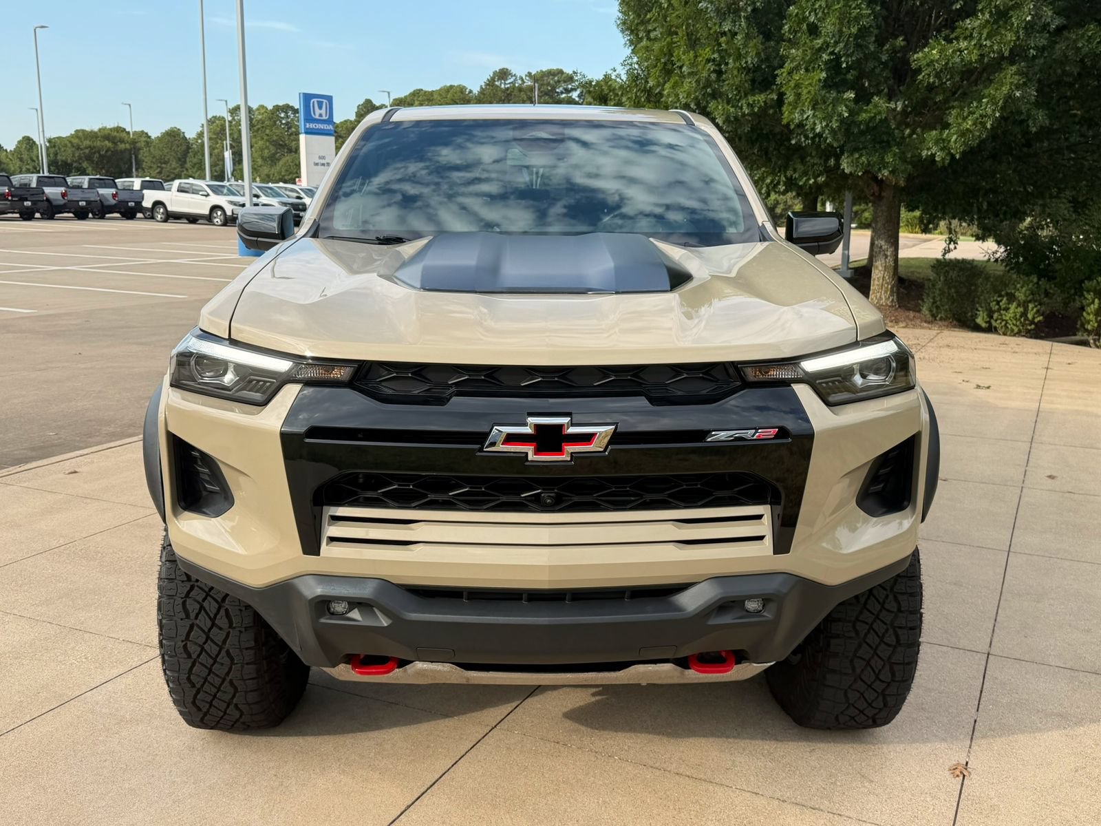 Used 2024 Chevrolet Colorado ZR2 w/ Technology Package AWD/4WD image 2