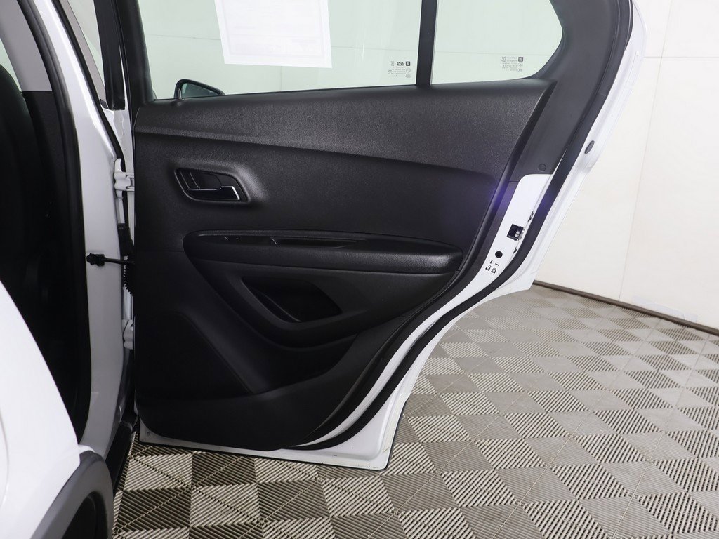 Used 2021 Chevrolet Trax LS image 23