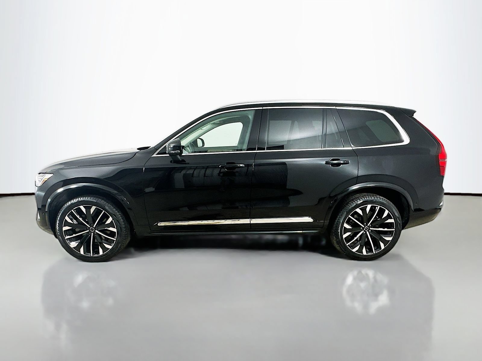 Used 2026 Volvo XC90 B6 Plus w/ Protection Package Premier AWD/4WD image 8