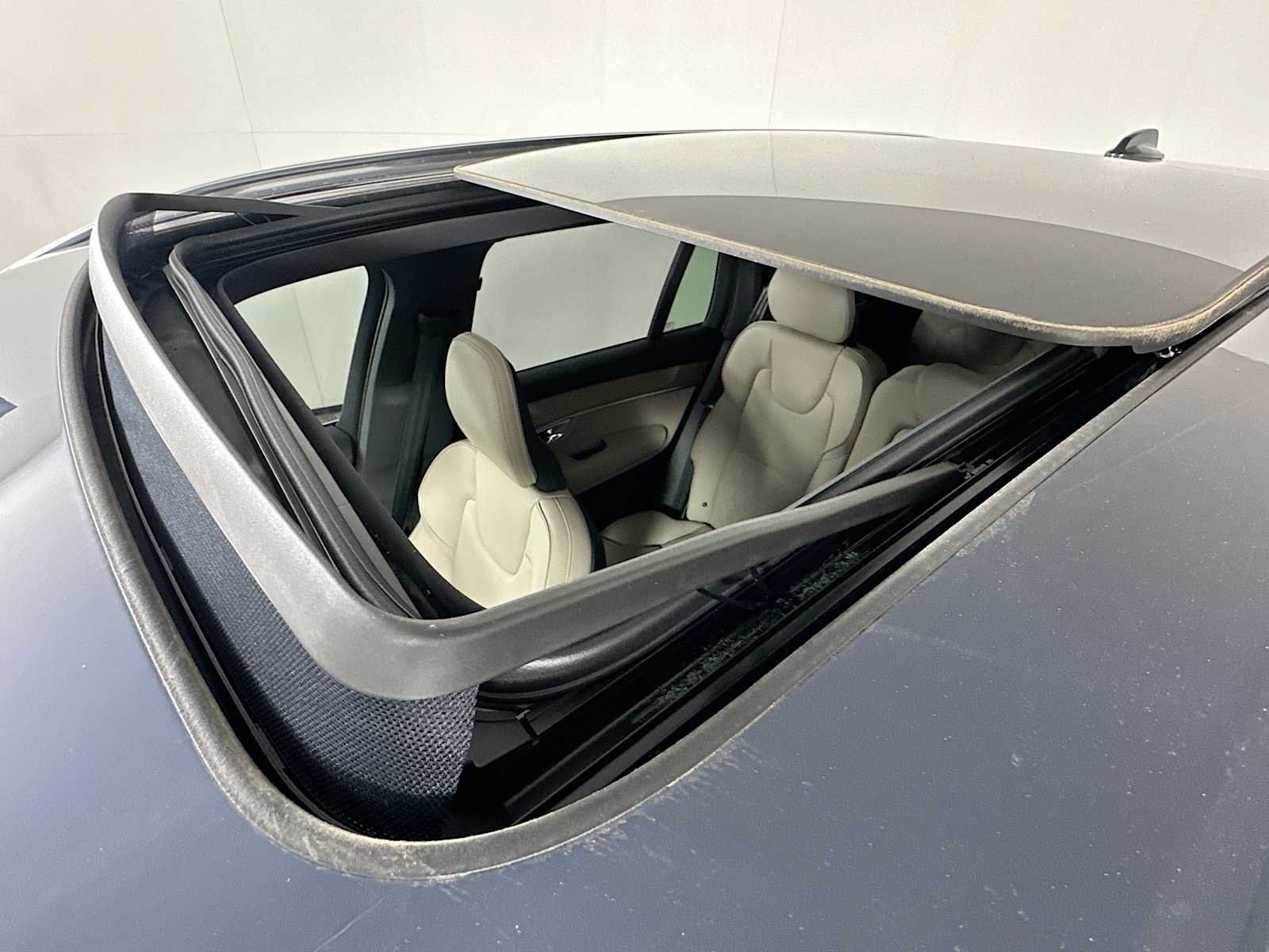 New 2026 Volvo XC90 B6 Plus w/ Protection Package Premier AWD/4WD image 19