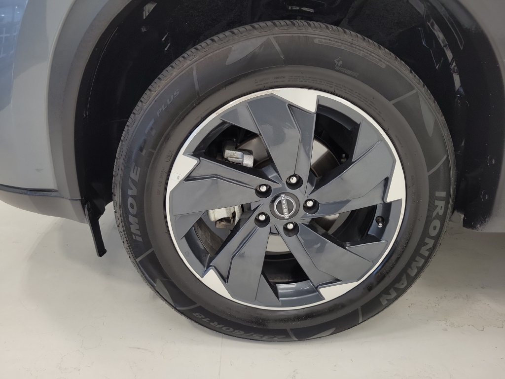 Used 2025 Nissan Rogue SV AWD/4WD image 8