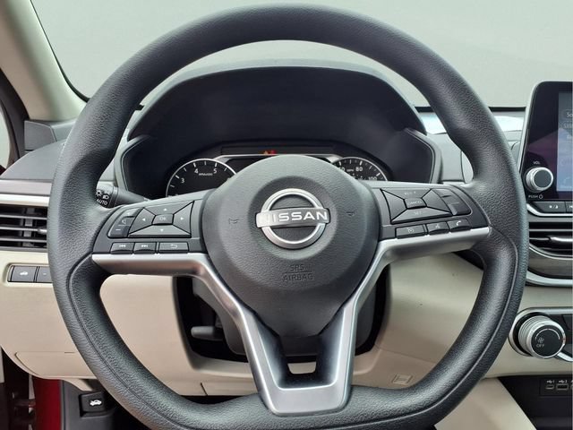 Used 2025 Nissan Altima 2.5 SV FWD image 13