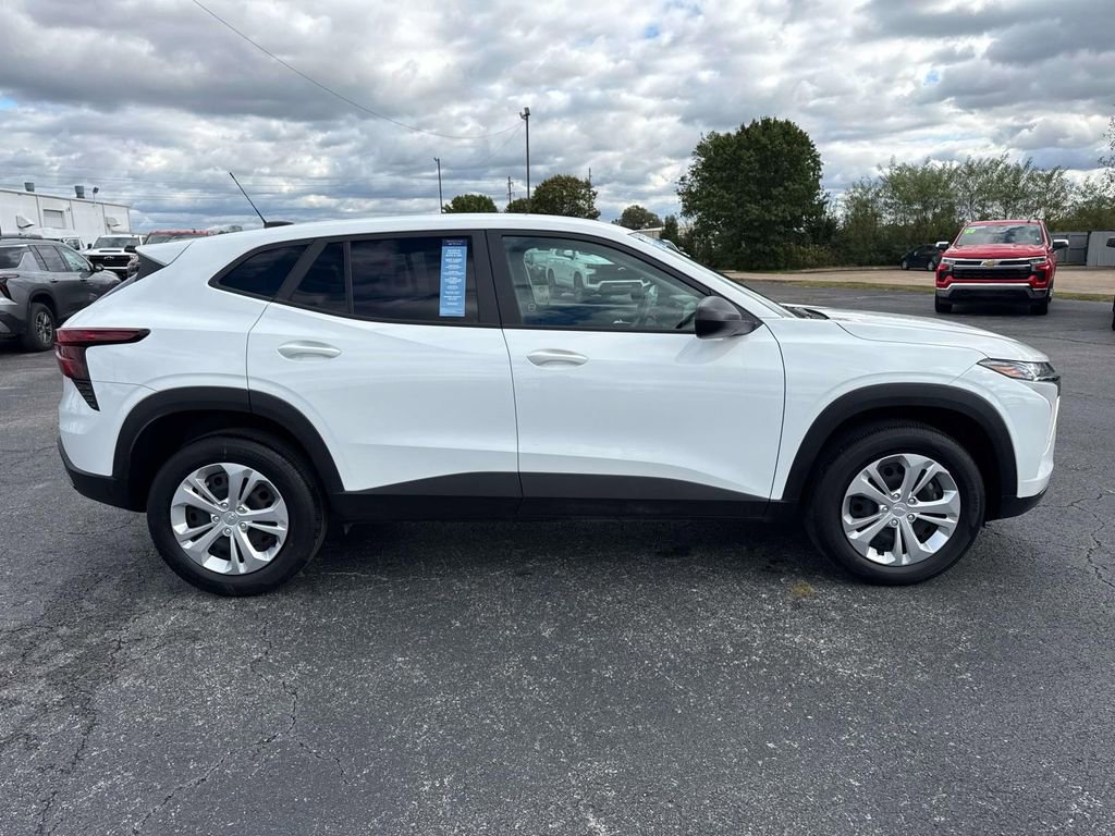 Certified 2025 Chevrolet Trax LS image 8