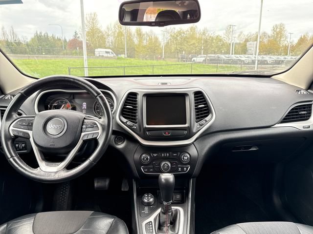 Used 2016 Jeep Cherokee Trailhawk AWD/4WD image 9