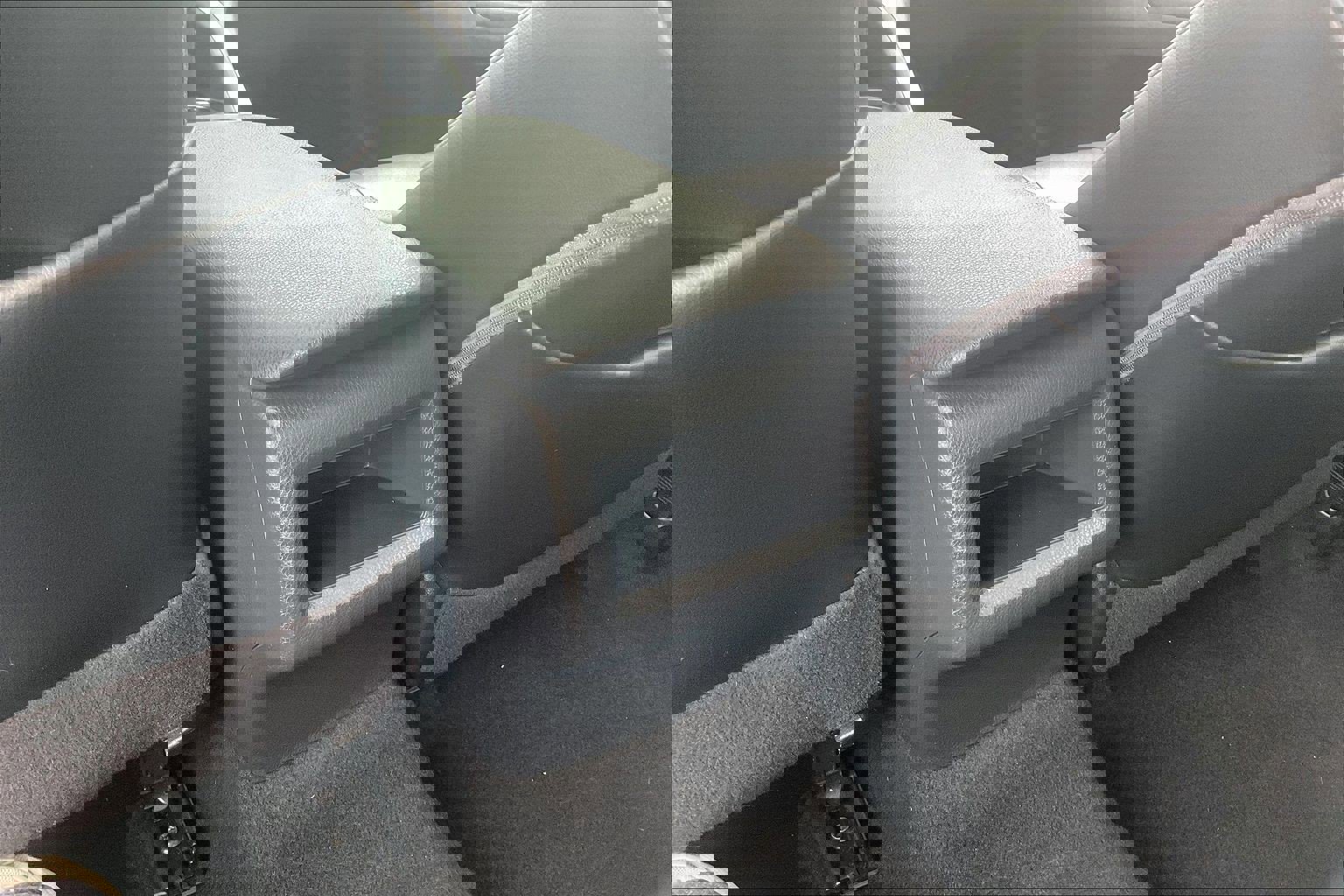 Used 2020 Toyota Camry SE image 40