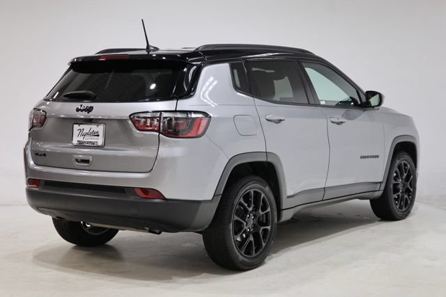 Used 2024 Jeep Compass Latitude w/ Convenience Group AWD/4WD image 7