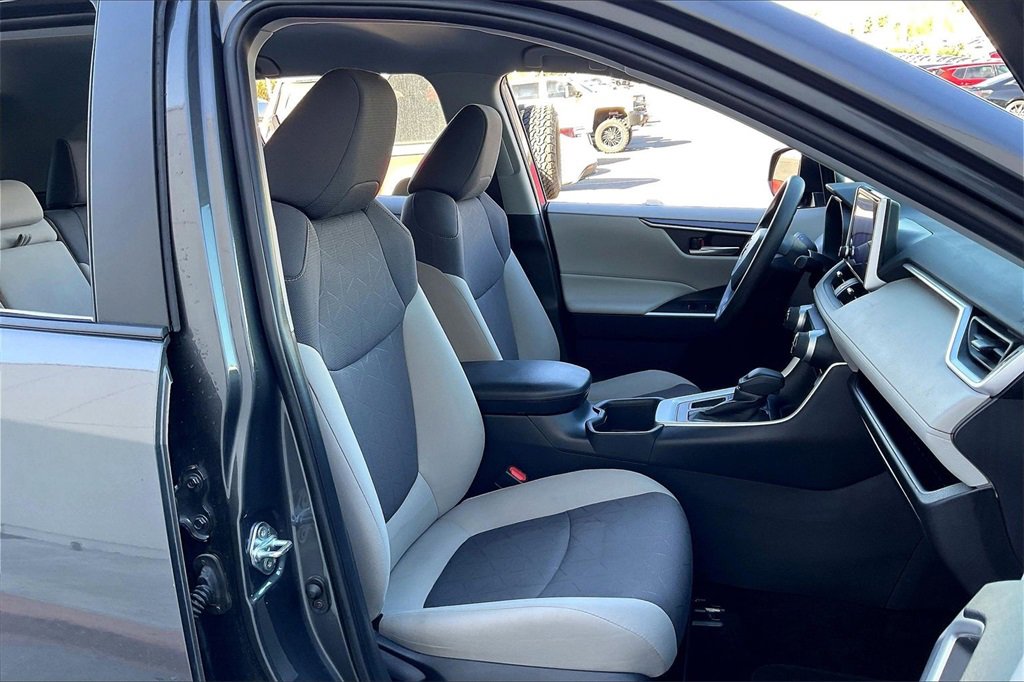 Used 2025 Toyota RAV4 XLE image 7