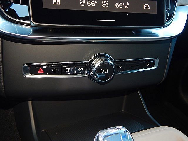 Certified 2026 Volvo XC90 B6 Ultra image 27