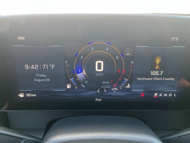 New 2027 Chevrolet Traverse LT w/ Sun and Wheel Package FWD image 24