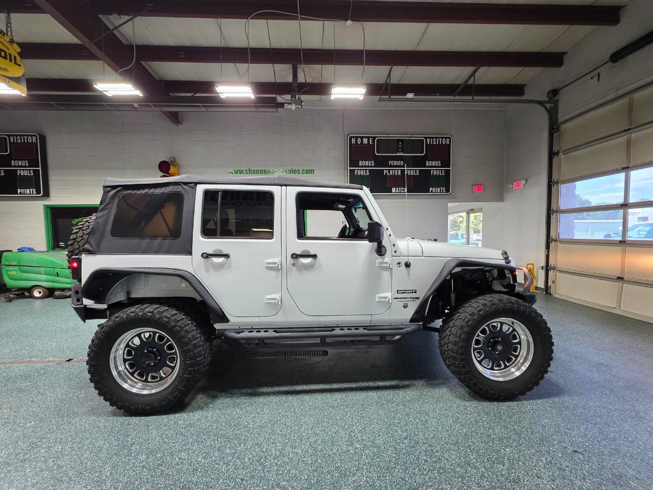 Used 2018 Jeep Wrangler Unlimited Sport w/ Connectivity Group AWD/4WD image 5