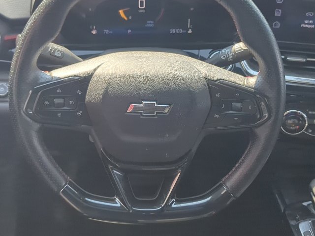 Used 2025 Chevrolet Trax RS w/ Sunroof Package FWD image 8