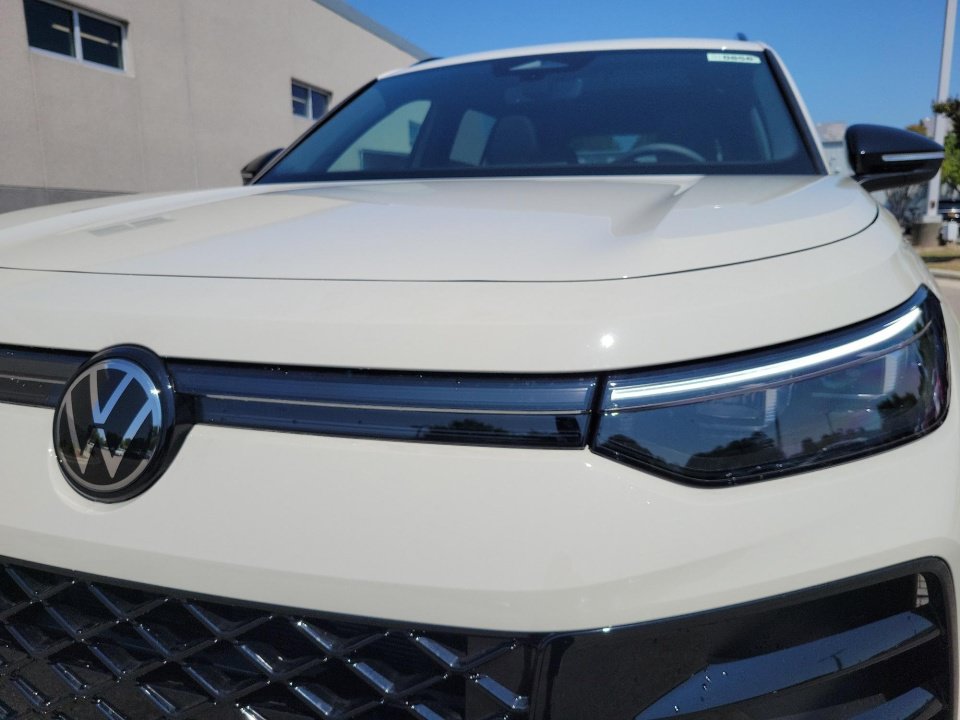 New 2026 Volkswagen Tiguan SE R-Line FWD image 26