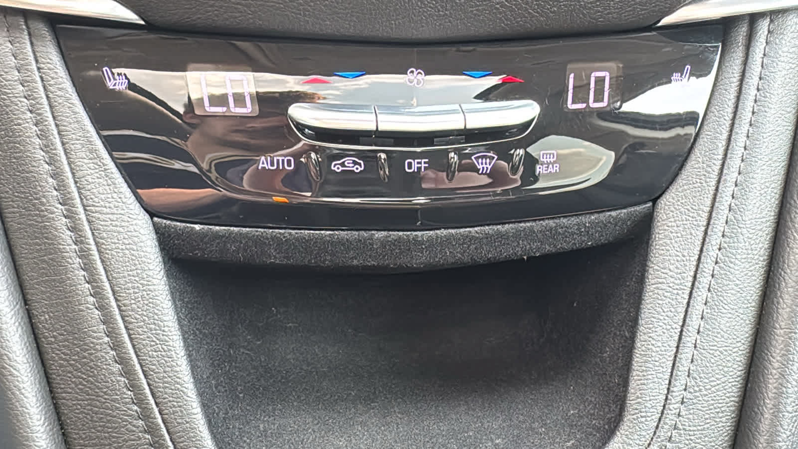 Certified 2018 Cadillac XT5 Luxury w/ Driver Awareness Package FWD image 19