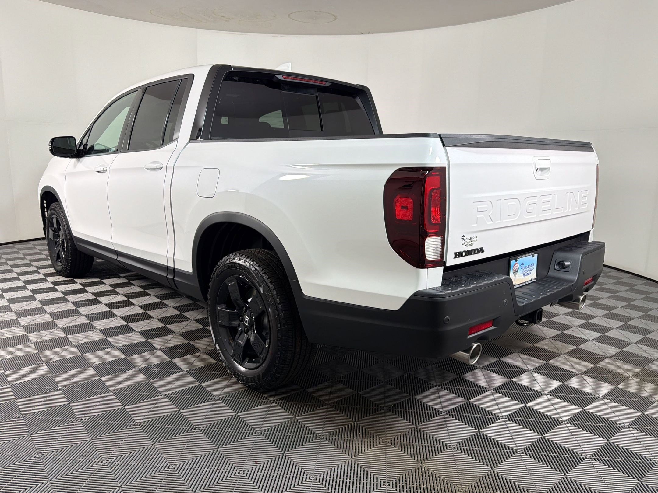 New 2026 Honda Ridgeline Black Edition image 2