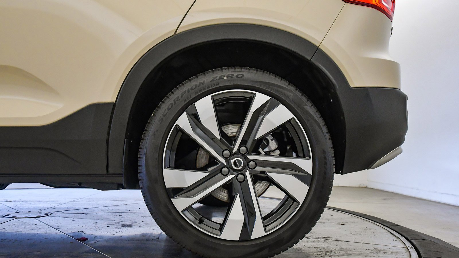 Certified 2025 Volvo XC40 B5 Plus w/ Climate Package image 11