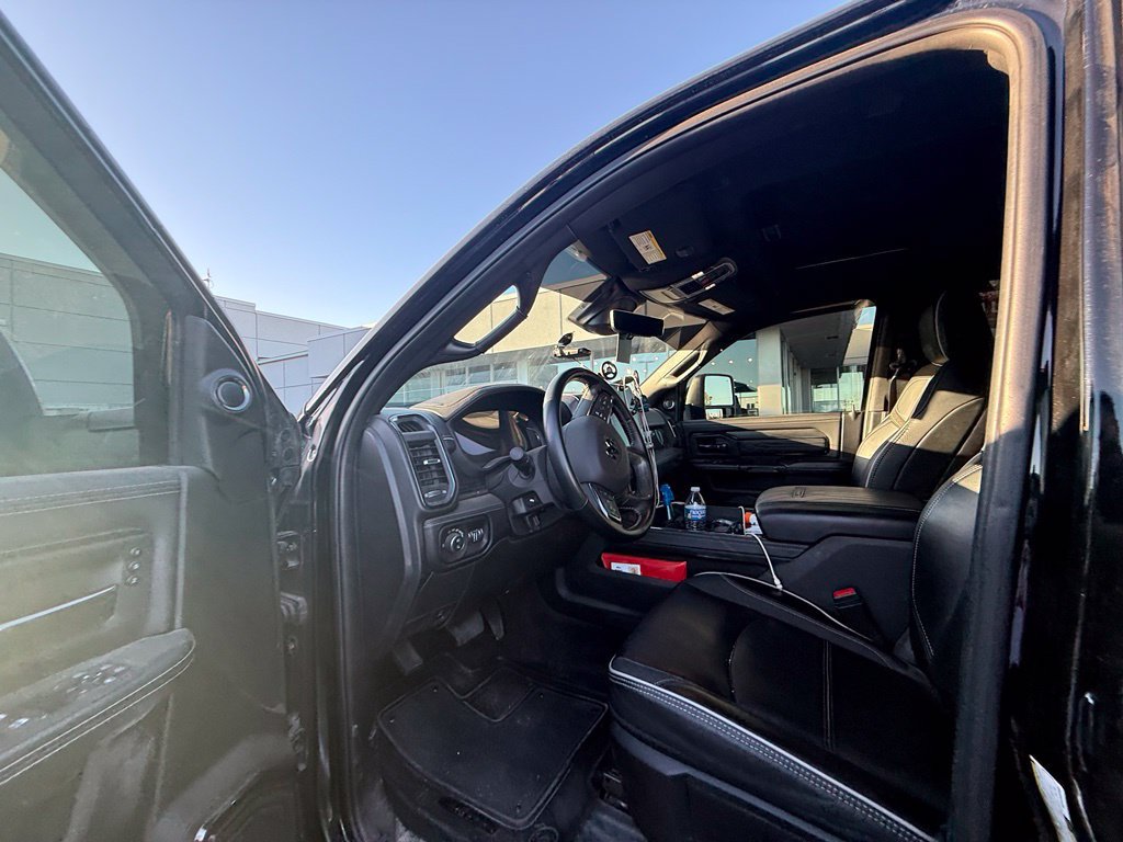 Used 2025 RAM 3500 Limited AWD/4WD image 9