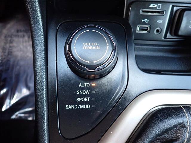 Used 2017 Jeep Cherokee Latitude w/ Safety/Convenience Group AWD/4WD image 18