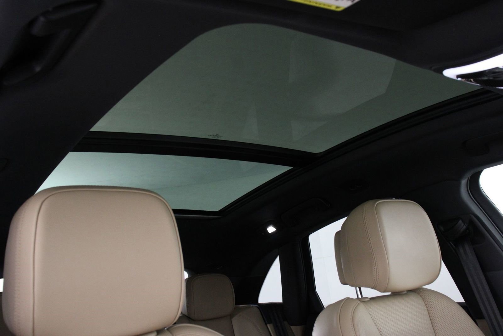 Certified 2025 Porsche Macan image 25