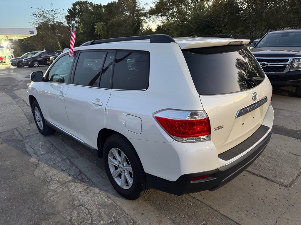 Used 2012 Toyota Highlander SE w/ Tow Pkg image 7