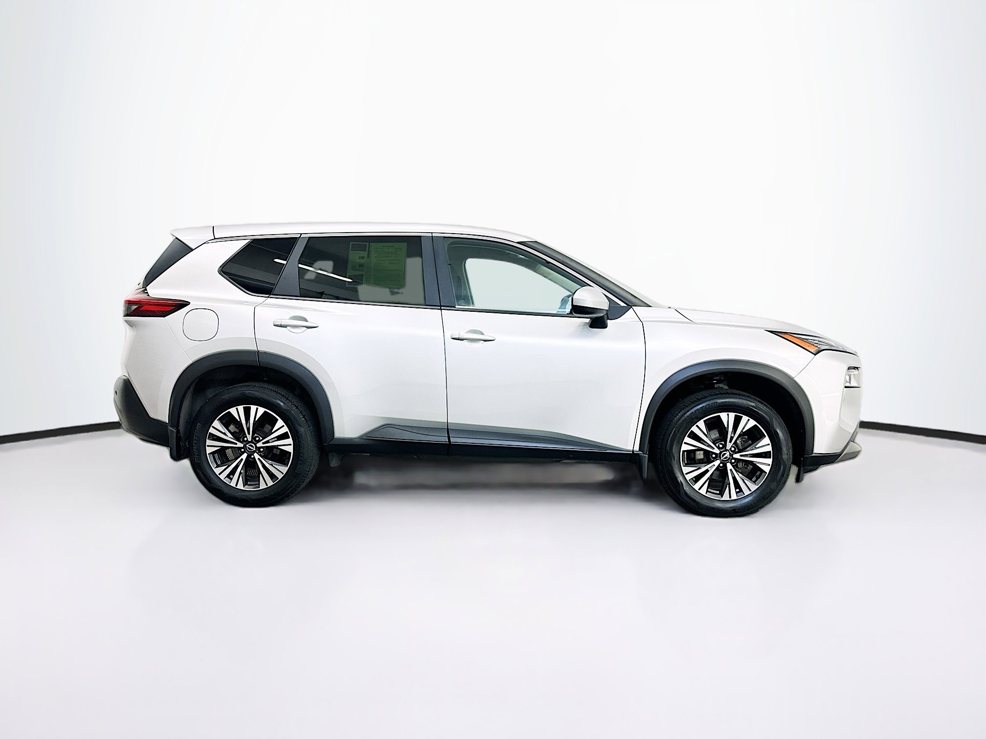 Used 2023 Nissan Rogue SV image 10