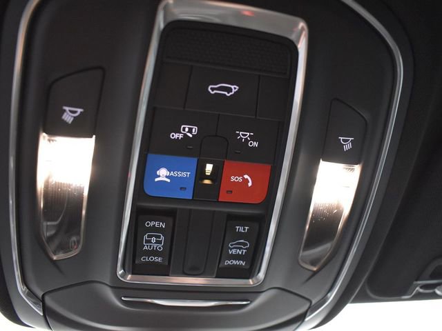 New 2025 Jeep Grand Cherokee Altitude w/ Trailer Tow Package AWD/4WD image 31