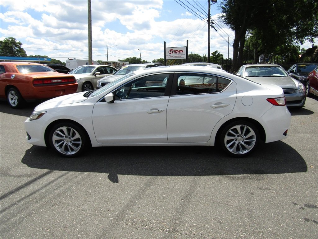 Used 2018 Acura ILX w/ Premium Package FWD image 4
