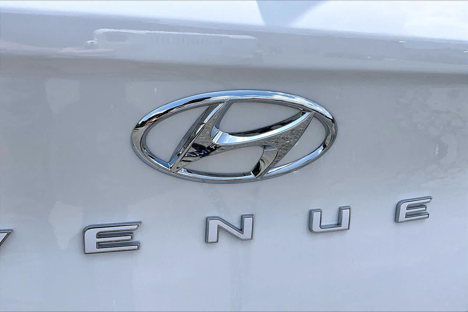 New 2026 Hyundai Venue SEL FWD image 8