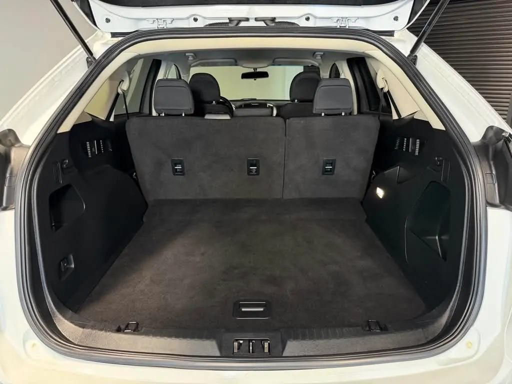 Used 2018 Ford Edge SE FWD image 14