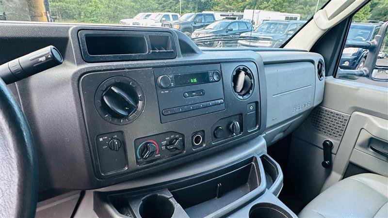 Used 2018 Ford E-350 and Econoline 350 Super Duty image 12