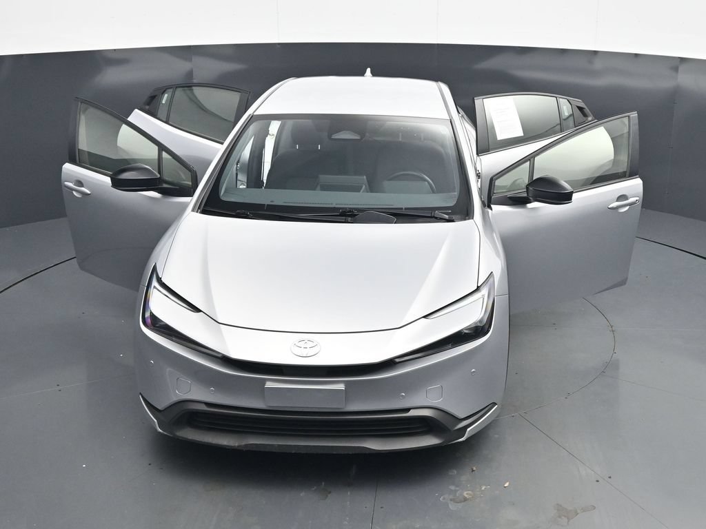 Used 2025 Toyota Prius LE FWD image 34
