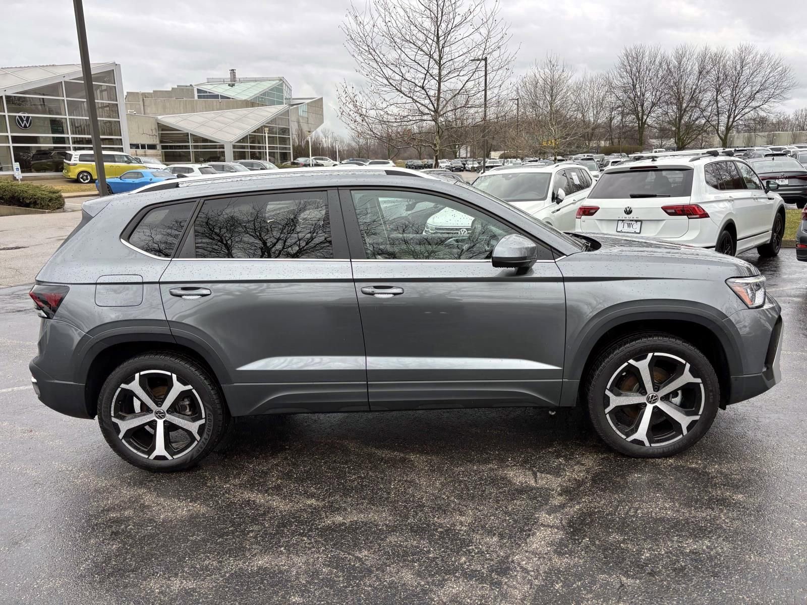 Used 2025 Volkswagen Taos SEL image 4