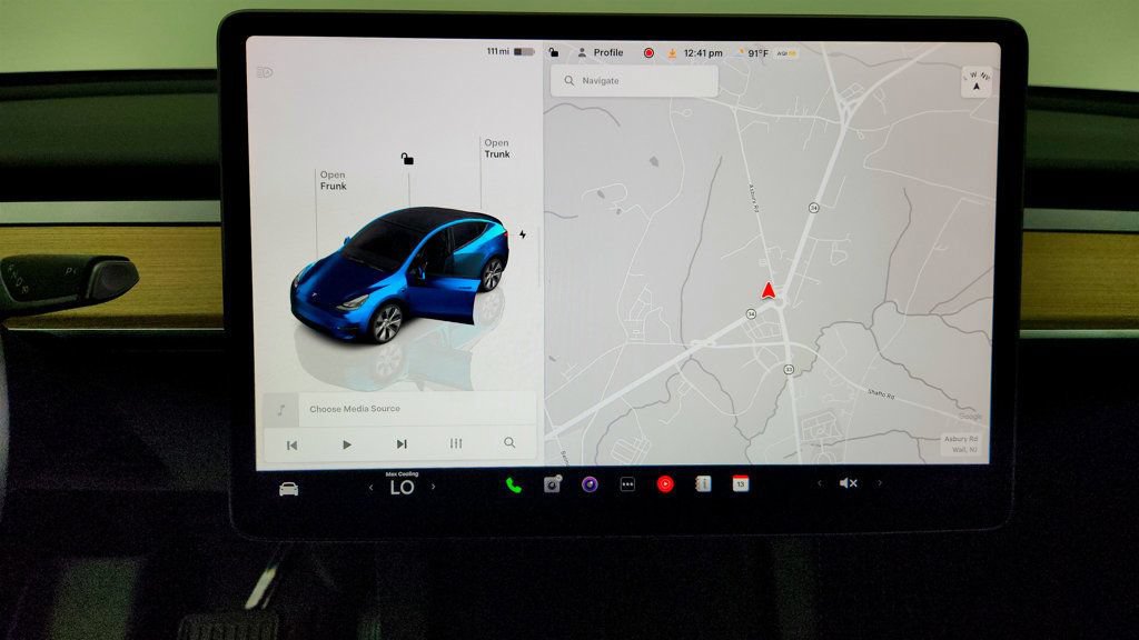 Used 2024 Tesla Model Y Long Range AWD/4WD image 23