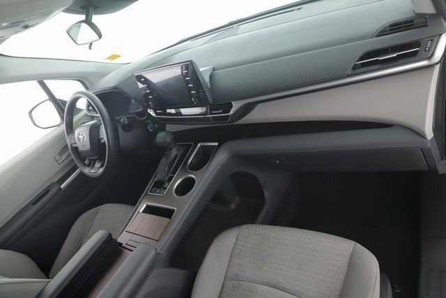 Used 2024 Toyota Sienna LE image 27